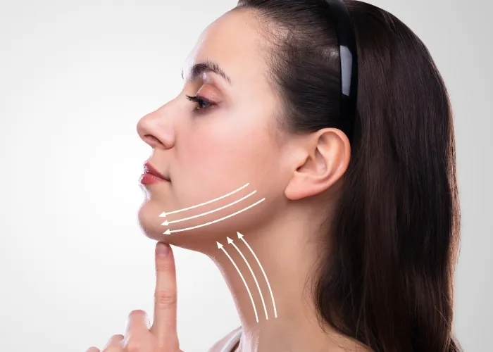 موارد استفاده از اندولیفت از این روش می توان برای لیفت و از بین بردن افتادگی بسیاری از نقاط بدن استفاده کرد و هم برای زنان و هم مردان مناسب است. ولی در بعضی مناطق بدن به صورت جدی تری مورد استفاده قرار گرفته و کاربرد دارد: گونه بازو ها زانو ها داخل ران ها بالا بردن ابرو ها زیر گردن و غبغب از بین بردن تجمع چربی ها رفع افتادگی و شل بودن پوست صورت پلک ها و از بین بردن افتادگی زیر چشم اطراف دهان و اصلاح خط لبخند، چانه و فک