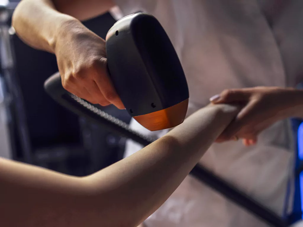 مقایسه لیزر دایود با سایر روش های رفع موهای زائد