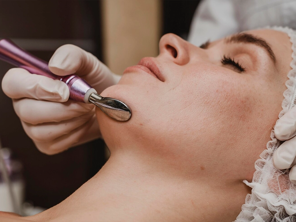 درمان اسکار و جای جوش با لیزر؛ روشهای علمی و ایمن 2 درمان اسکار و جای جوش با لیزر