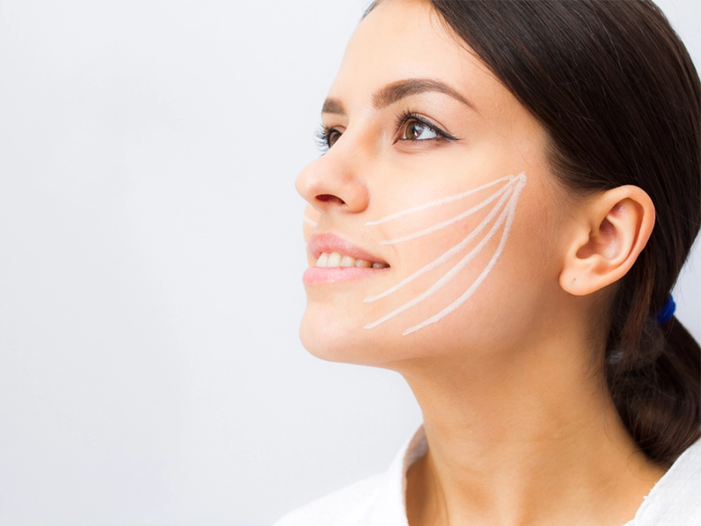 لیفت صورت بدون جراحی؛ روش‌های مدرن و ماندگار